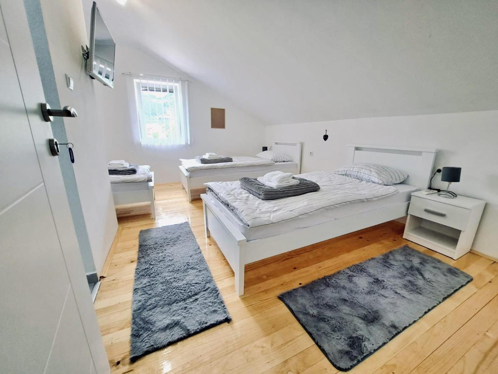 ヤイツェ Sobe Zizi Bed & Breakfast エクステリア 写真