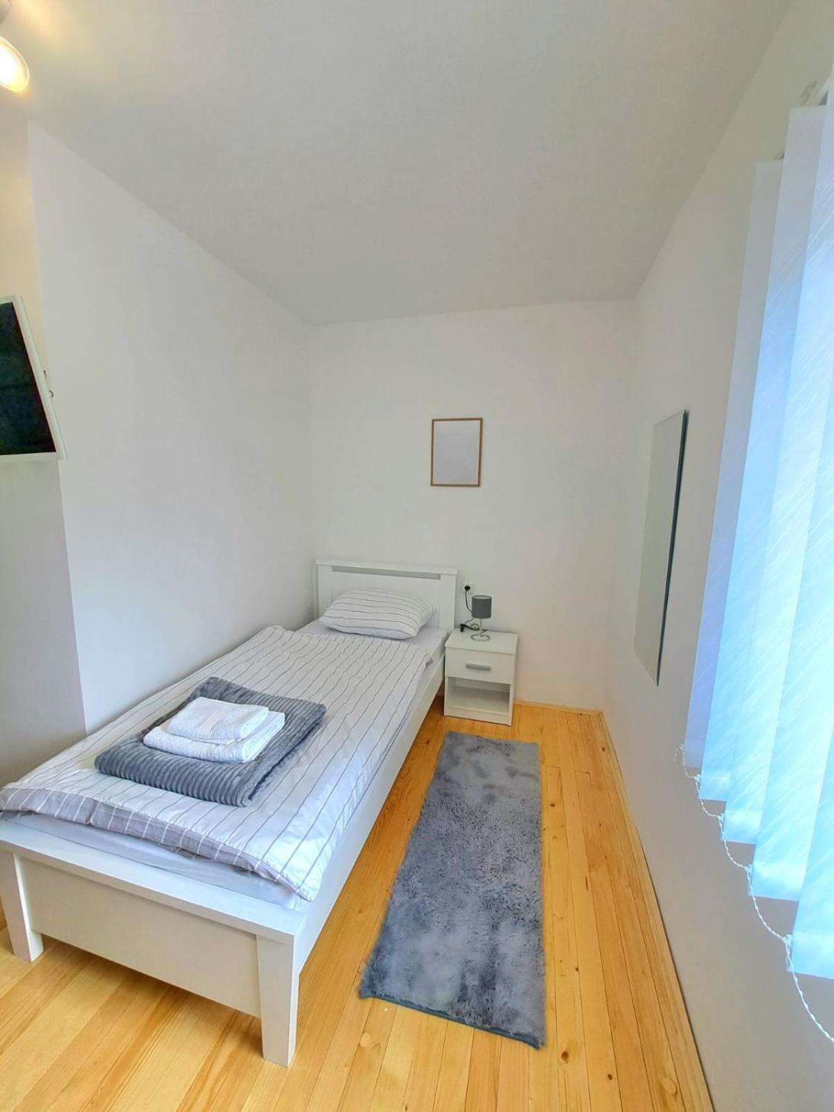 ヤイツェ Sobe Zizi Bed & Breakfast エクステリア 写真