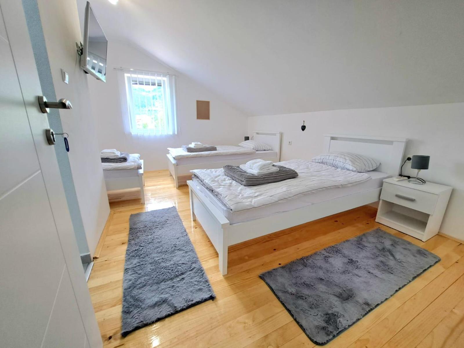 ヤイツェ Sobe Zizi Bed & Breakfast エクステリア 写真