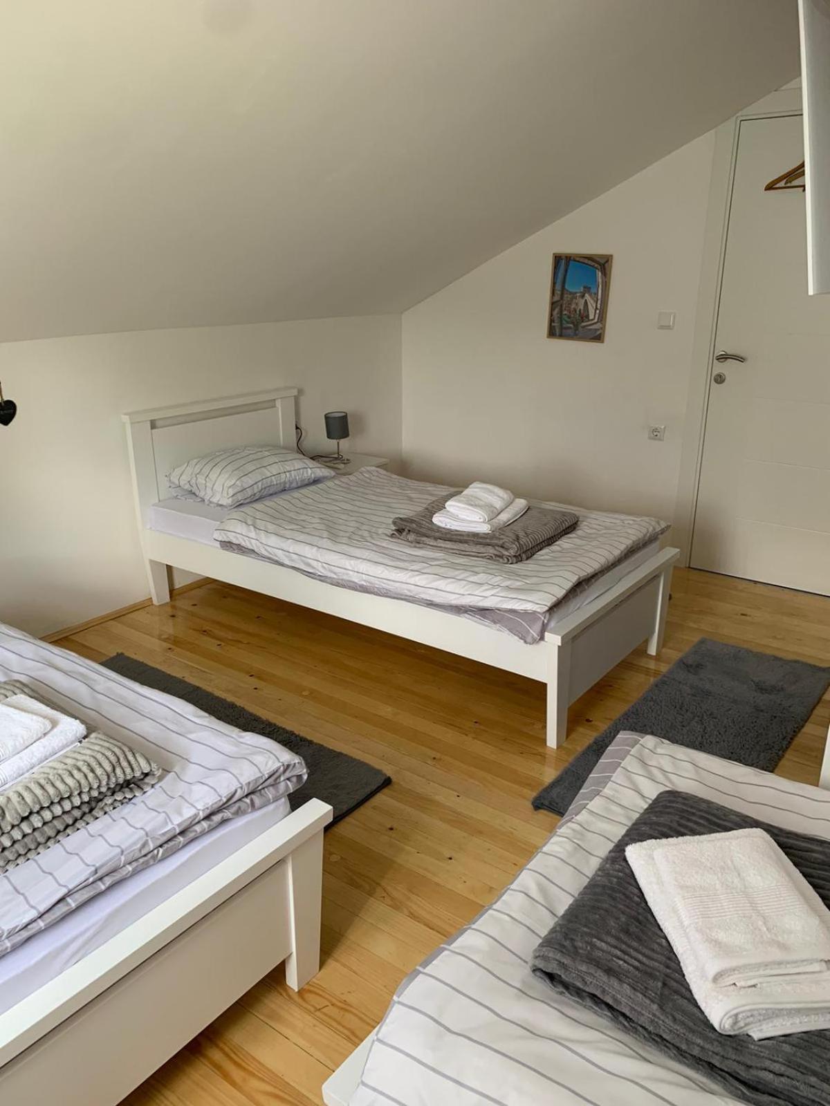 ヤイツェ Sobe Zizi Bed & Breakfast エクステリア 写真