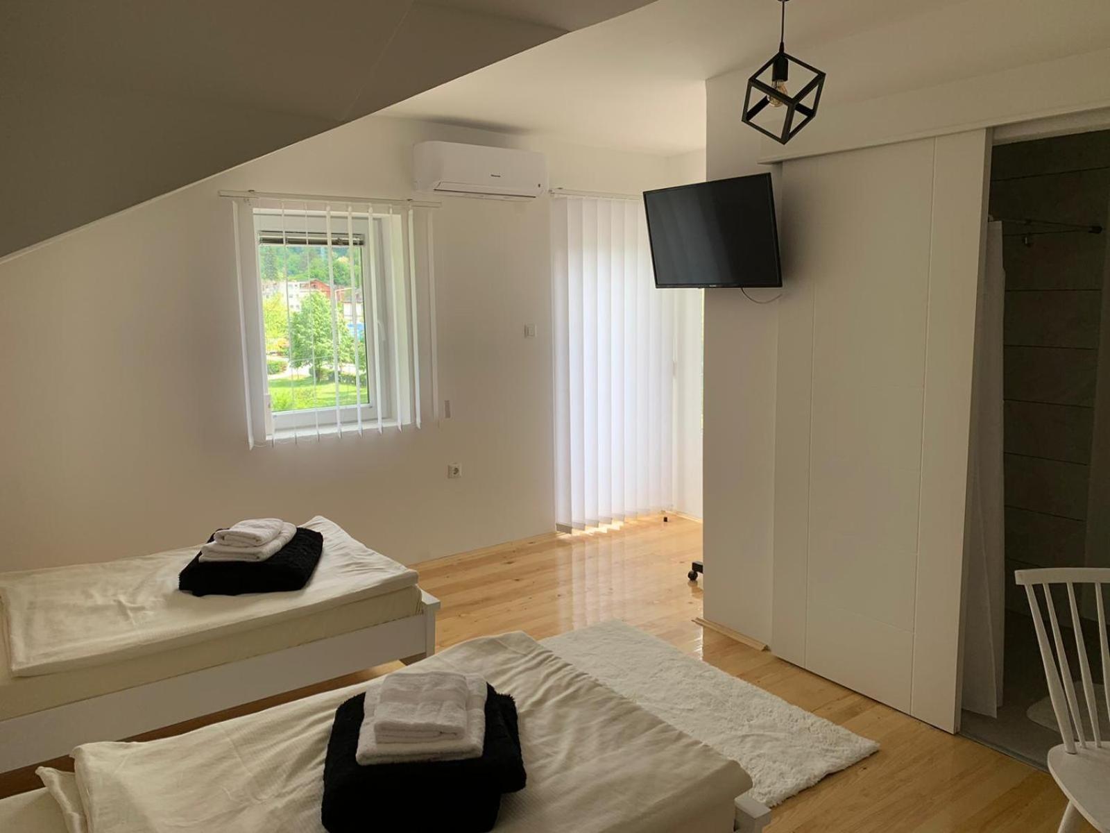 ヤイツェ Sobe Zizi Bed & Breakfast エクステリア 写真