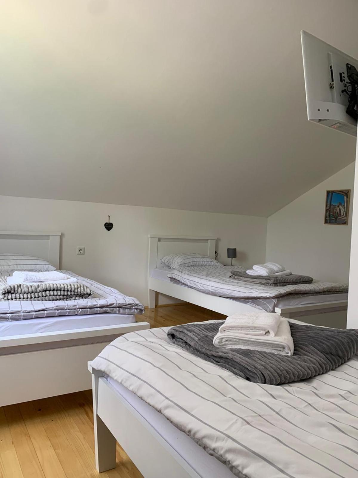 ヤイツェ Sobe Zizi Bed & Breakfast エクステリア 写真