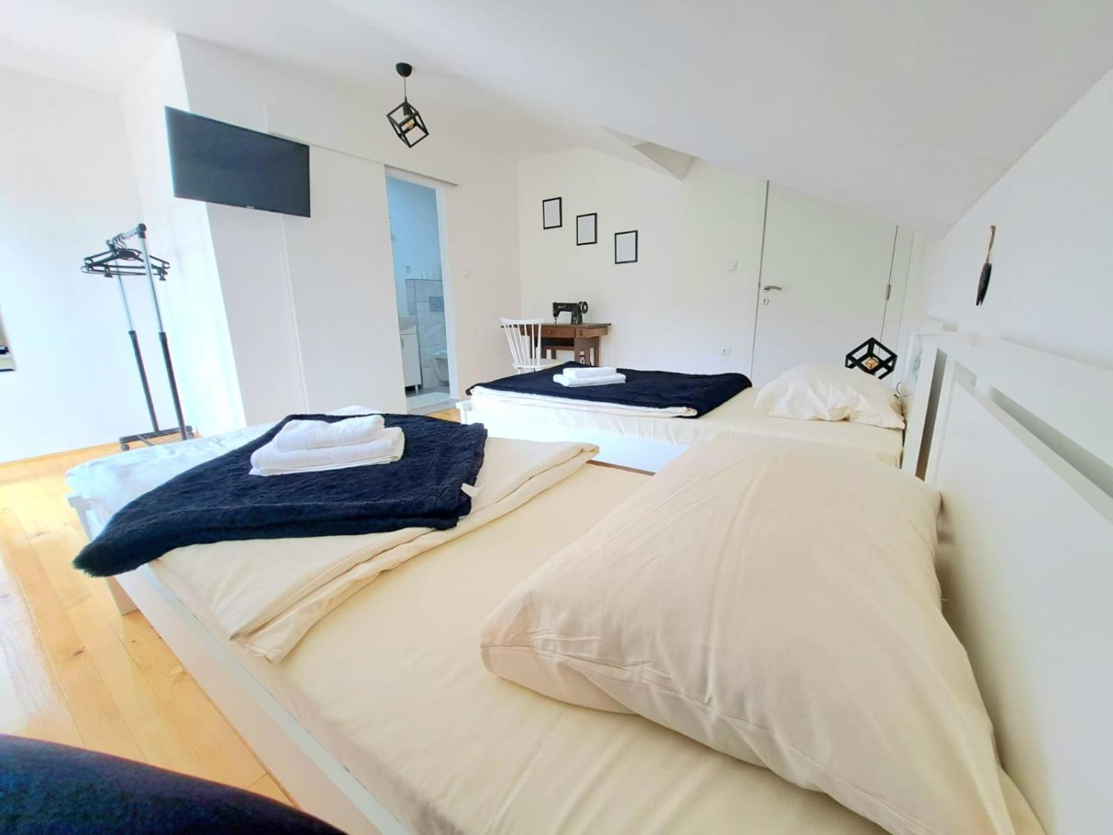 ヤイツェ Sobe Zizi Bed & Breakfast エクステリア 写真